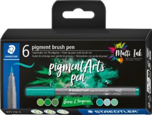 Staedtler 371 Confezione da 6 Pennarelli con Punta Morbida - Colori Brillanti e Vividi - Non Ingiallisce nel Tempo - Nuovo Inchiostro Multi Inchiostro - Pigmenti di Qualità Premium - Colori Assortiti Verde/Turchese
